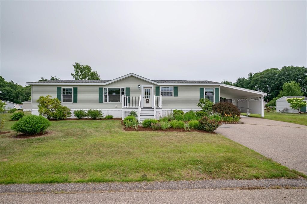 3 Revolution Dr, Dover, NH 03820
