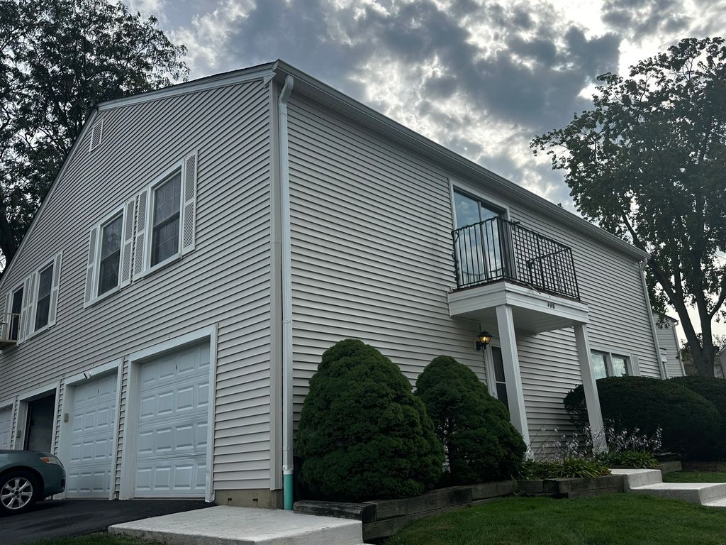 451 james Court D, Glendale Heights, IL 60139