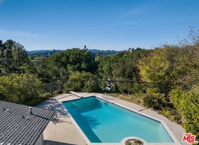 1950 Loma Vista Drive, Beverly Hills, CA 90210