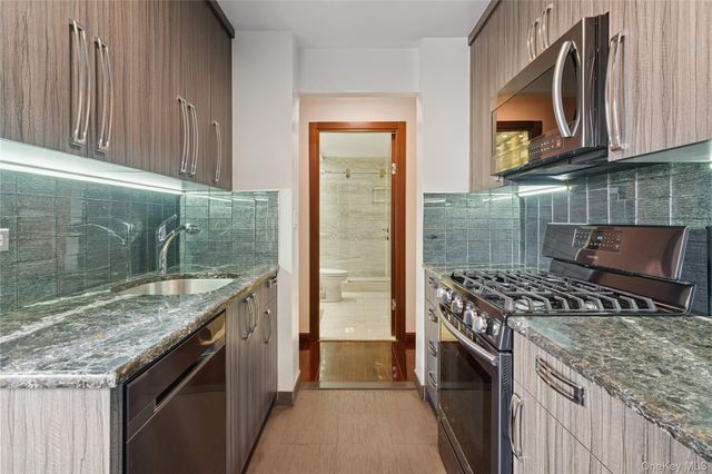 110-11 Queens Boulevard 14A, Forest Hills, NY 11375