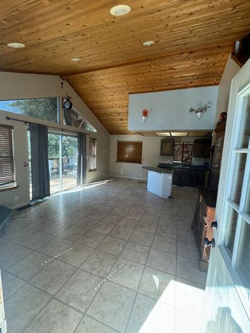 20334 Honey Ln, Tuolumne, CA 95379