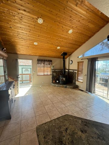20334 Honey Ln, Tuolumne, CA 95379