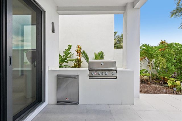 17070 Rainbow Falls Trail, Boca Raton, FL 33496