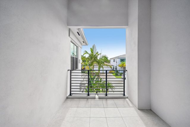 17070 Rainbow Falls Trail, Boca Raton, FL 33496