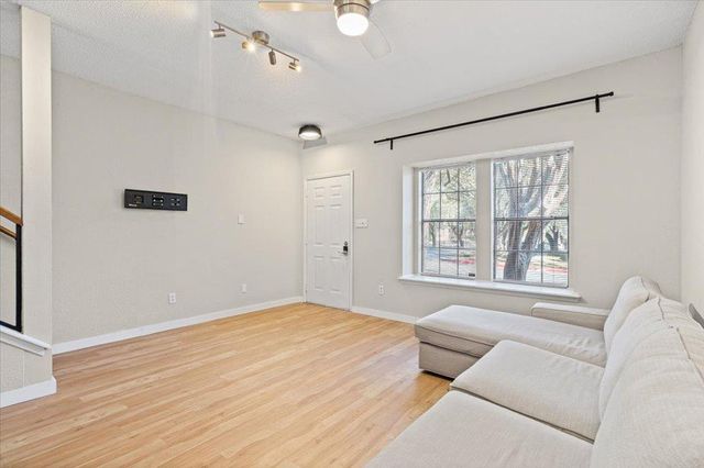 11821 Bittern HOLW 44, Austin, TX 78758