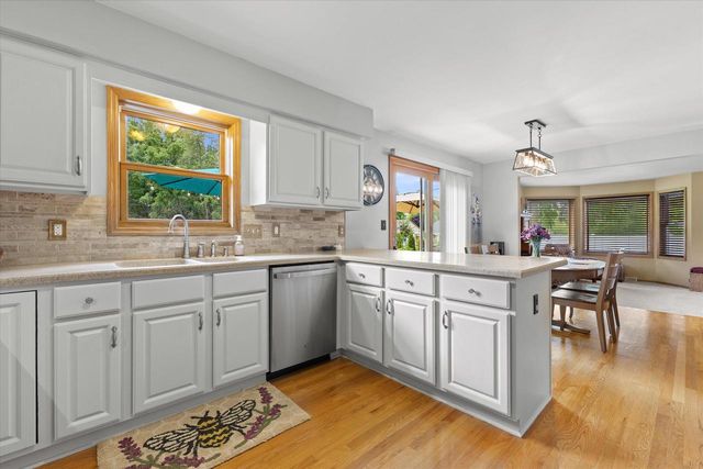 27015 Lorie DRIVE, Wind Lake, WI 53185