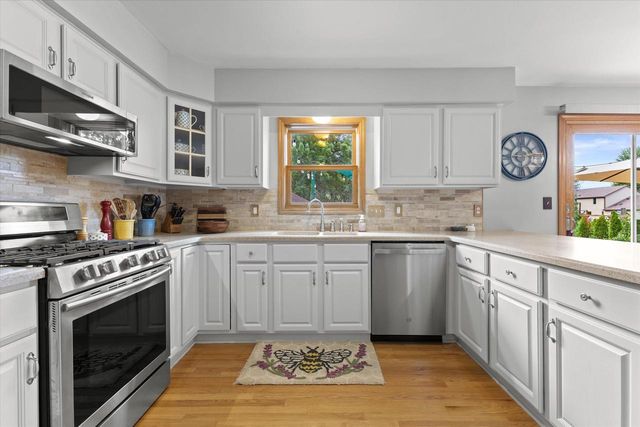 27015 Lorie DRIVE, Wind Lake, WI 53185