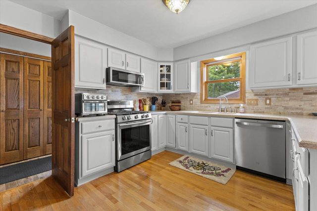 27015 Lorie DRIVE, Wind Lake, WI 53185