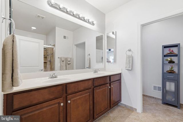 128 TURNSTONE LN, Lake Frederick, VA 22630