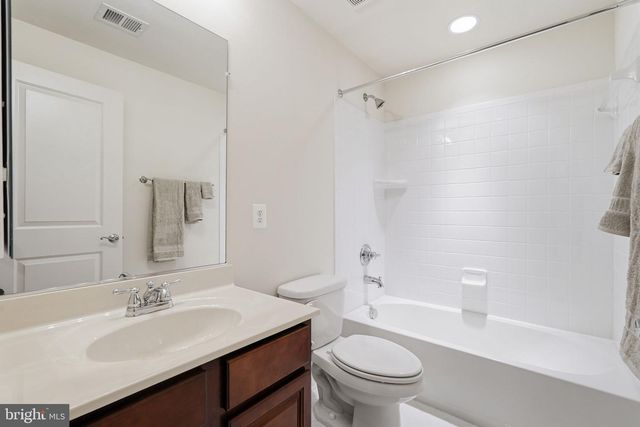 128 TURNSTONE LN, Lake Frederick, VA 22630