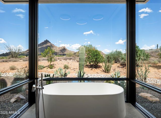 10784 E PINNACLE PEAK Road, Scottsdale, AZ 85255