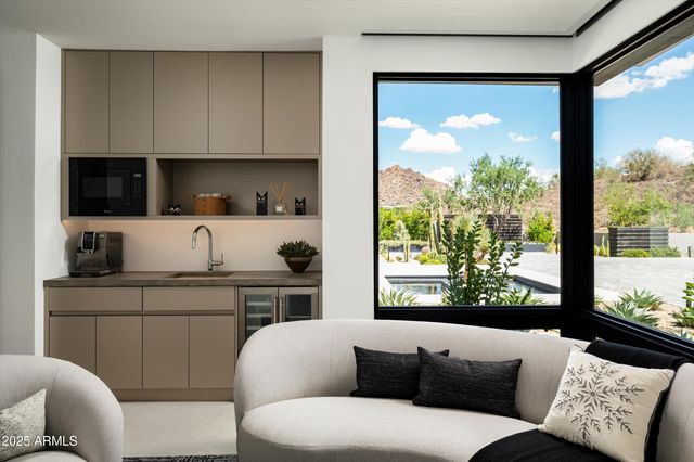 10784 E PINNACLE PEAK Road, Scottsdale, AZ 85255