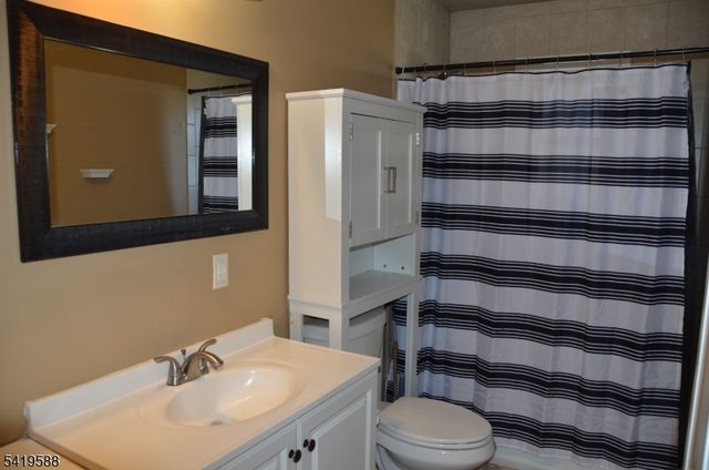 8 Millbrook Rd, Franklin Twp., NJ 07882