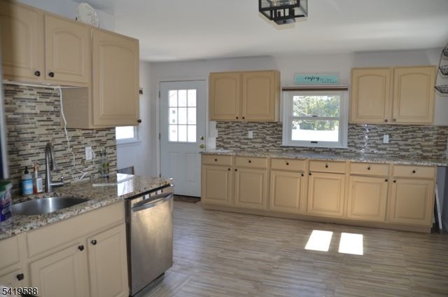 8 Millbrook Rd, Franklin Twp., NJ 07882