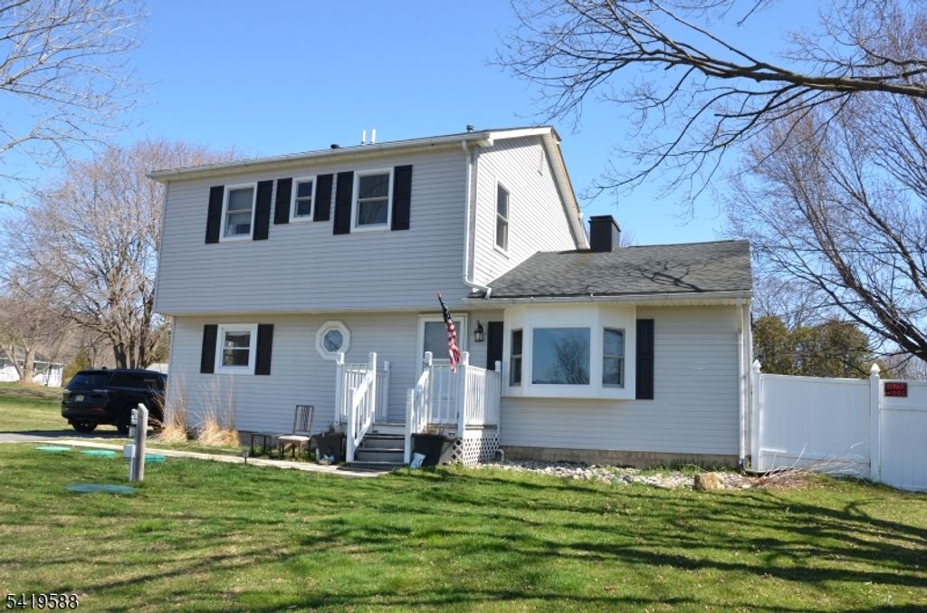 8 Millbrook Rd, Franklin Twp., NJ 07882