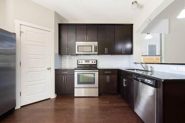 2001 Faro DR 4, Austin, TX 78741