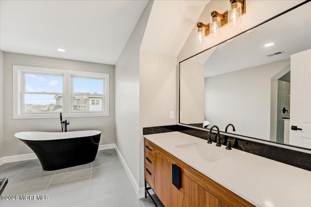 16 W Raritan Drive, Little Egg Harbor, NJ 08087