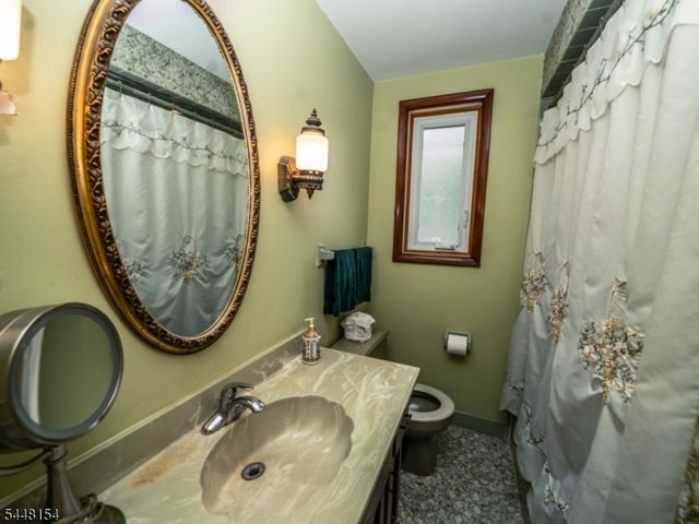 220 Clinton Ave 2, Clifton City, NJ 07011