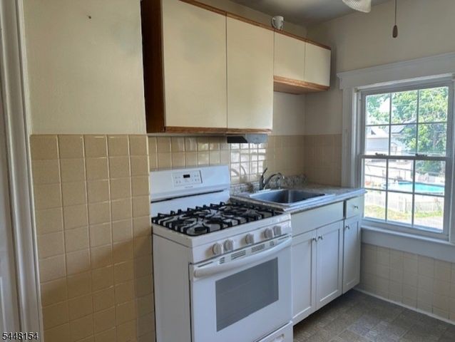 220 Clinton Ave 2, Clifton City, NJ 07011