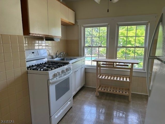 220 Clinton Ave 2, Clifton City, NJ 07011