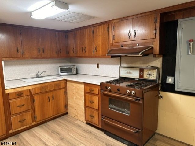 220 Clinton Ave 2, Clifton City, NJ 07011