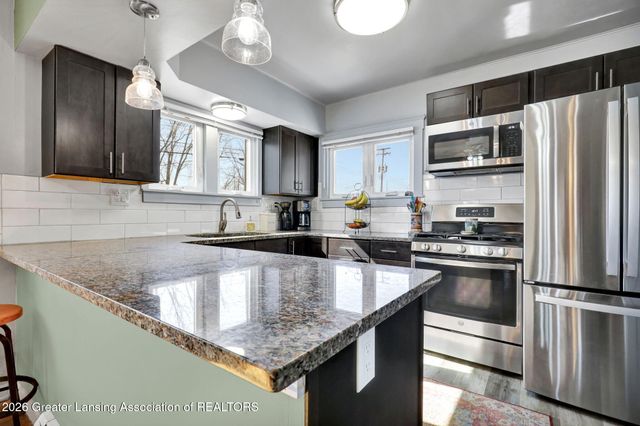 2701 Creston Avenue, Lansing, MI 48906