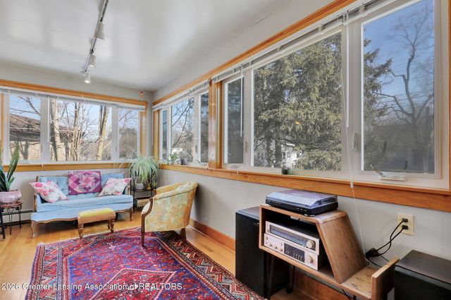 2701 Creston Avenue, Lansing, MI 48906