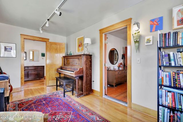 2701 Creston Avenue, Lansing, MI 48906