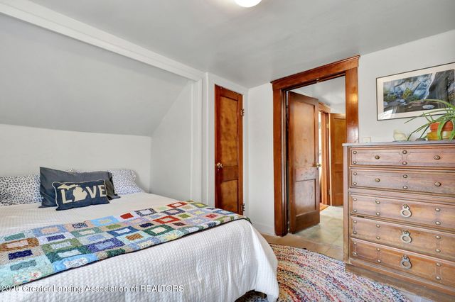 2701 Creston Avenue, Lansing, MI 48906