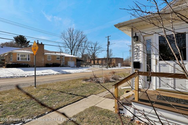 2701 Creston Avenue, Lansing, MI 48906