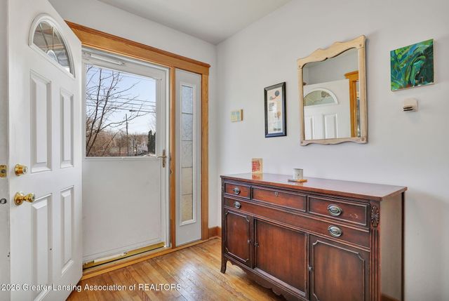 2701 Creston Avenue, Lansing, MI 48906