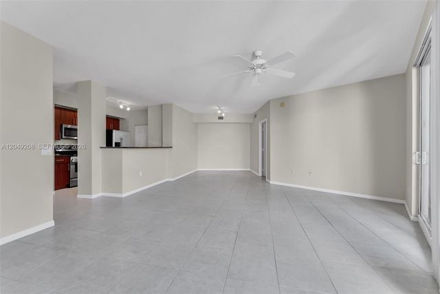 2421 NE 65th St 403, Fort Lauderdale, FL 33308