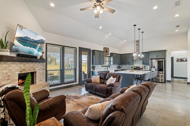 939 Graham Grove Road, Collinsville, TX 76233