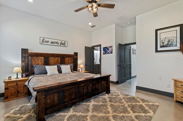 939 Graham Grove Road, Collinsville, TX 76233