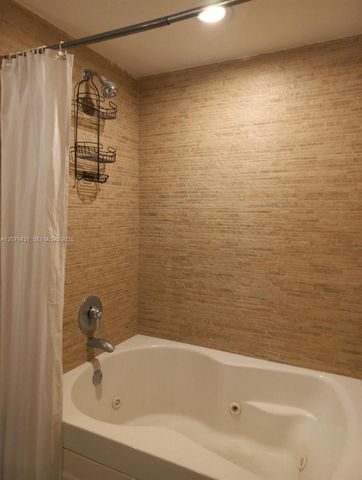 50 Biscayne Boulevard 707, Miami, FL 33132