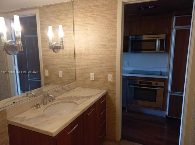 50 Biscayne Boulevard 707, Miami, FL 33132