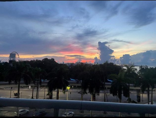 50 Biscayne Boulevard 707, Miami, FL 33132