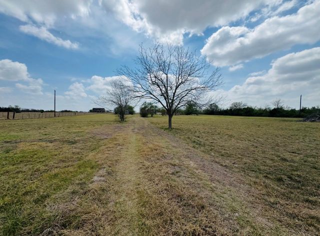 789 Upper Elgin River RD, Elgin, TX 78621