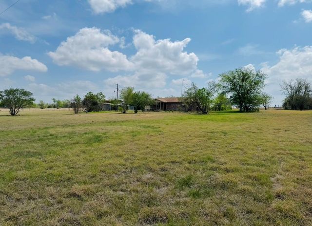789 Upper Elgin River RD, Elgin, TX 78621