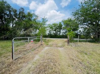 789 Upper Elgin River RD, Elgin, TX 78621