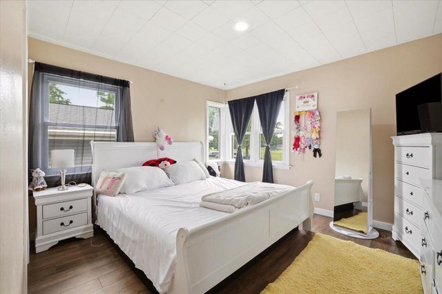 920 N Grandview BOULEVARD, Waukesha, WI 53188