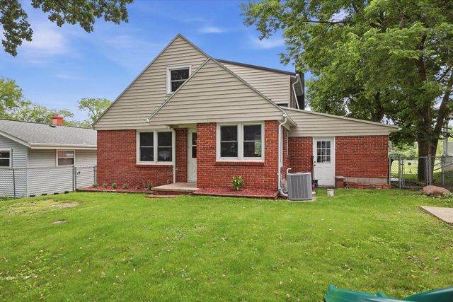 920 N Grandview BOULEVARD, Waukesha, WI 53188