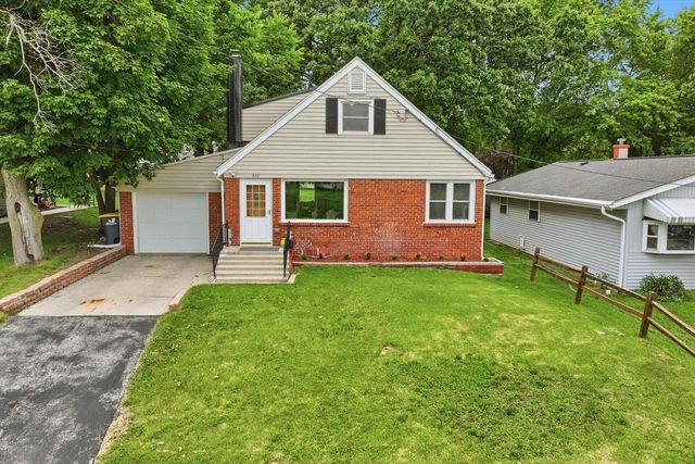 920 N Grandview BOULEVARD, Waukesha, WI 53188