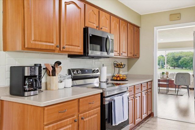 920 N Grandview BOULEVARD, Waukesha, WI 53188