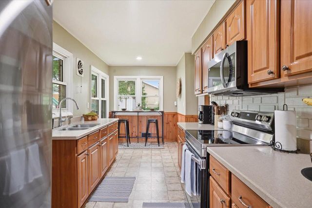 920 N Grandview BOULEVARD, Waukesha, WI 53188