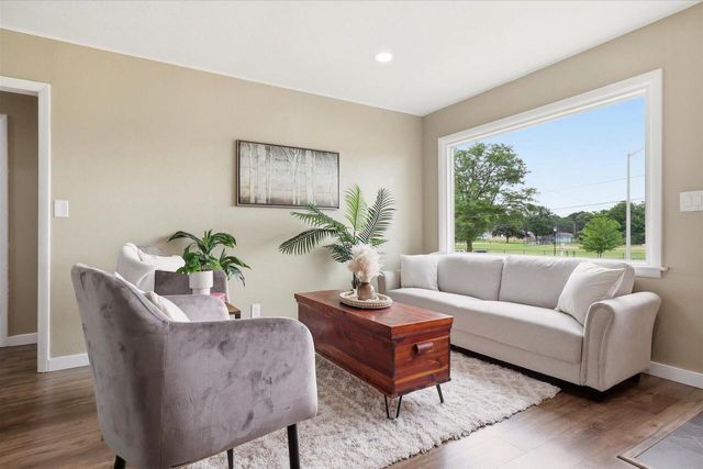 920 N Grandview BOULEVARD, Waukesha, WI 53188