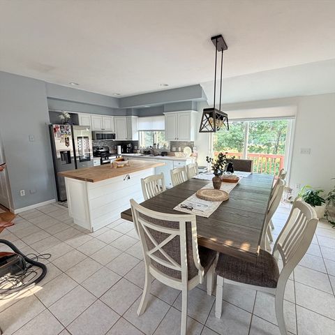 11 Thyme Ln, North Attleboro, MA 02760