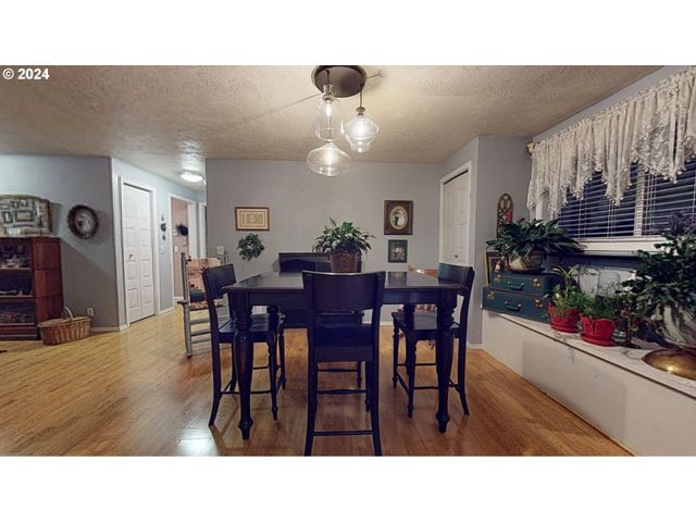 2119 15TH St, Springfield, OR 97477