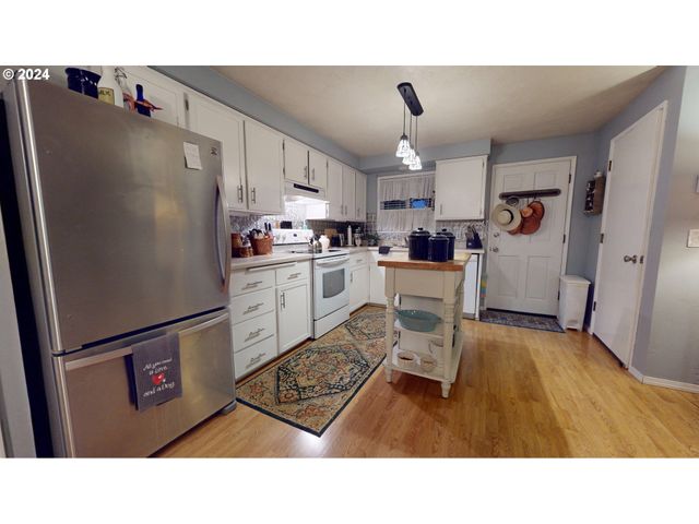 2119 15TH St, Springfield, OR 97477