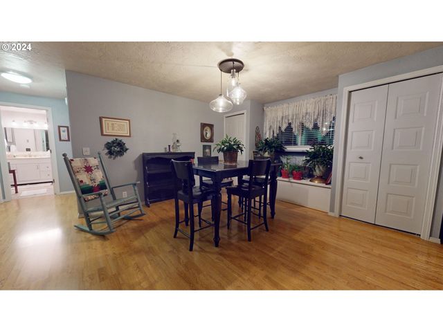 2119 15TH St, Springfield, OR 97477